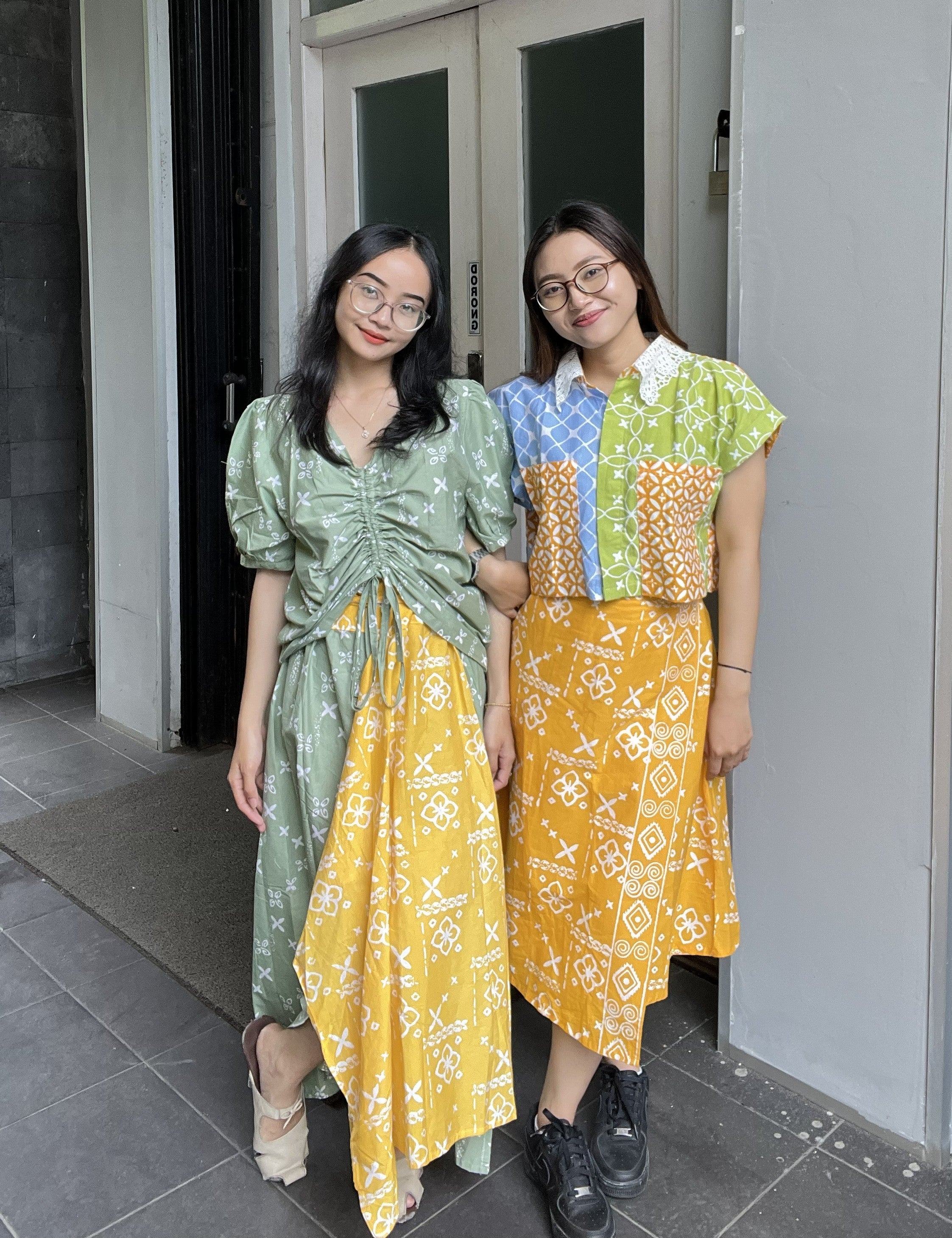 Batik ENOM - Arumi & Sines - Batik Cap Bahan Katun - Batik Set Wanita Modern - Pijar Series