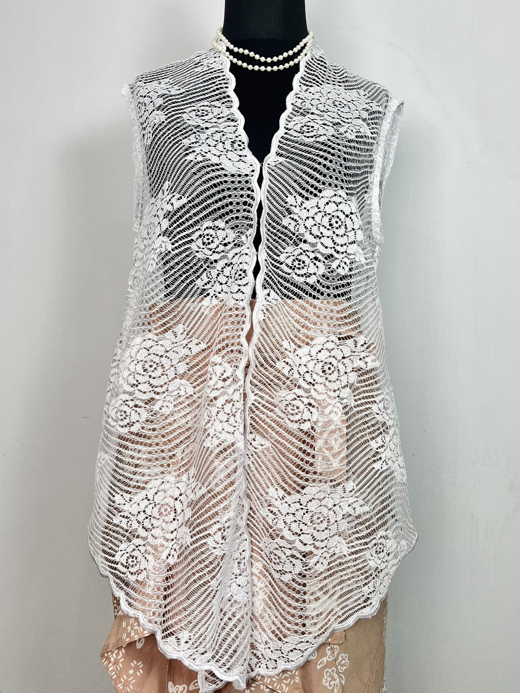 Batik ENOM - Kebaya Rahmi - Kebaya Modern Tanpa Lengan - Labuh Series