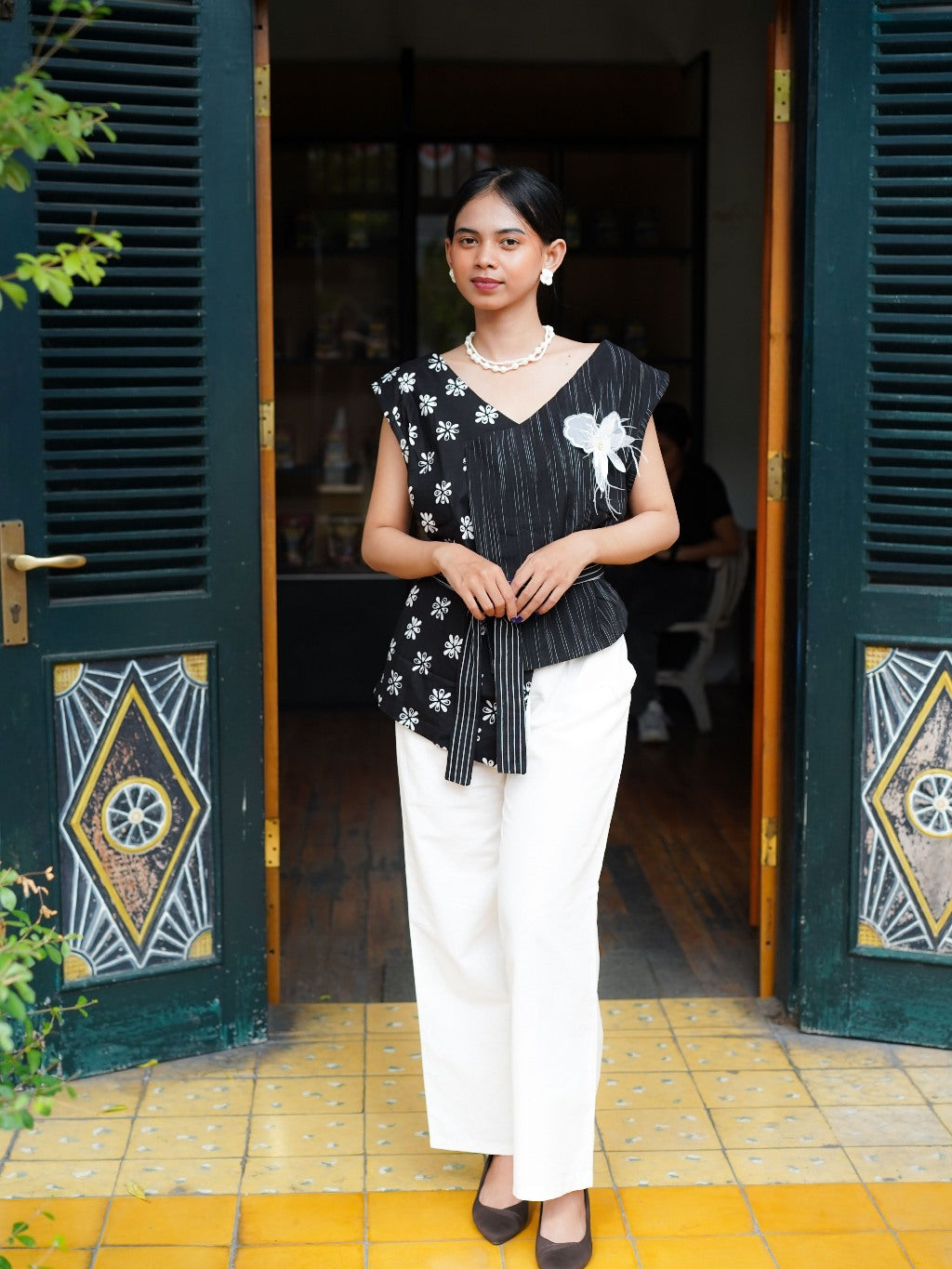 Batik ENOM - Gracia Blouse - Batik Cap Bahan Katun - Baju Batik Wanita Modern - Onyx Series